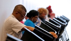Trump, Clinton cạnh tranh khốc liệt khi bỏ phiếu sớm ở Florida