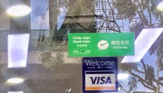 Khách Trung Quốc vô tư thanh toán 'chui' tại Nha Trang