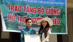 Hoa hậu người Việt tại Đan Mạch tặng bò giống cho nông dân