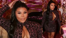 Sốc với màn khoe vòng một ‘nhức mắt’ của rapper Lil’ Kim và đàn em