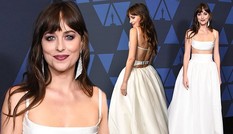 Mỹ nhân ‘50 sắc thái’ Dakota Johnson diện váy hai mảnh đẹp hút hồn