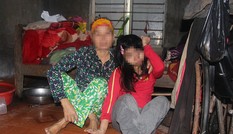 Bắt tạm giam thủ thư trường tiểu học hiếp dâm cô gái bại liệt ở Nghệ An