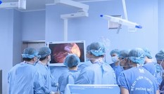 Phát hoảng, cô gái tăng 46kg vì mê ăn xúc xích, mỳ tôm