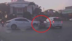 Clip: Nữ tài xế Mazda đạp nhầm chân ga, đâm liên hoàn nhiều xe máy ở Hải Dương