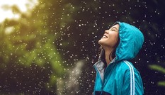 Vì sao không khí có mùi lạ sau mưa?