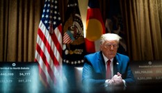 Đổi bài, ông Trump quay sang tấn công 'người cũ'