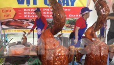 Độc đáo cuộc thi vịt quay Thất Khê