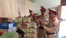 Tạm giữ xe tải chở lượng lớn bia rượu không giấy tờ