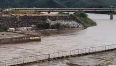 Nước đập Dâng Ngàn Trươi tiếp tục chuyển màu đỏ đục