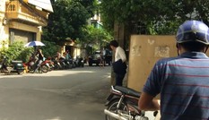 Clip Về nhà đi con: Vũ phát hiện Thư đi với trai 'lạ'