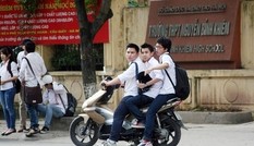 Nhà trường yêu cầu phụ huynh ký cam kết không giao xe máy cho học sinh chưa đủ tuổi