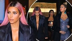 Chị em nhà Kim Kardashian mặc gợi cảm dạo phố đêm ở Tokyo