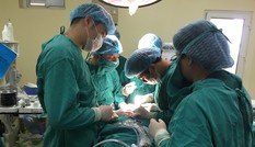 Lần đầu tiên phẫu thuật u tuyến giáp qua đường miệng