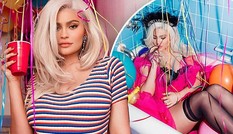 Em út nhà Kardashian chụp hình nội y chỉ 3 tuần sau sinh