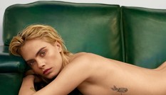 Siêu mẫu đồng tính Cara Delevingne táo bạo khỏa thân