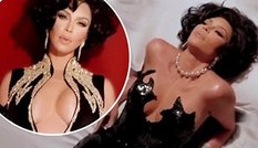 Kim Kardashian ngực đầy hở bạo hóa thân thành Elizabeth Taylor