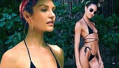 Candice Swanepoel lại tung ảnh bikini khoe dáng tạc tượng