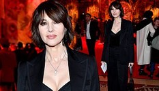 Biểu tượng gợi cảm Monica Bellucci 'lấp ló' ngực đầy
