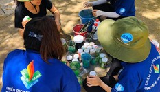 Sinh viên tình nguyện trường ĐH Sài Gòn làm hồi sinh những mảng tường cũ