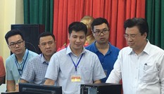Thầy cô chấm thi trong cái nóng 40 độ, quạt bật hết công suất vẫn vã mồ hôi