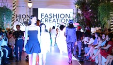Biến sàn catwalk học đường thành sân chơi thời trang chuyên nghiệp