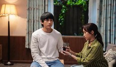 Isaac nhận giải Cánh Diều Vàng cho vai diễn chàng trai mù trong “Anh trai yêu quái“