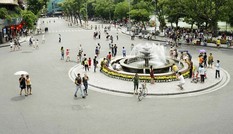 Hà Nội khuyến cáo không nói tục ở không gian đi bộ Hồ Gươm