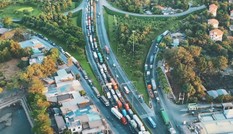 Giao thông vùng Đông Nam Bộ tắc nghẽn cả 3 tuyến