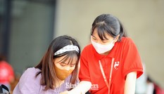 Hàng ngàn bạn trẻ tham gia chương trình hiến máu “Giọt hồng tri ân“