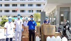Trao gần 5.000 bộ đồ bảo hộ y tế cho bệnh viện, trung tâm y tế Đà Nẵng