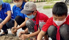 Nâng cao ý thức bảo vệ môi trường bằng công trình tái chế từ chai nhựa