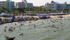 Thu tiền gửi xe, bán phở giá cao bị phạt gần 30 triệu đồng
