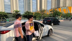 Trời nắng nóng, nhiều sĩ tử 'cưỡi xế hộp' đi thi