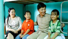 Thầy giáo đập tường rào nhà mình, xin đất làm sân chơi cho học sinh