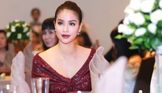 Phạm Hương mặc váy xẻ táo bạo, lộng lẫy