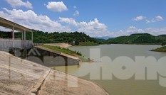 Lập danh sách nhận tiền đền bù khống, 4 cán bộ bị khởi tố