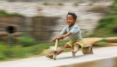 Nín thở thú trượt xe tự chế của các ‘tay đua nhí’ vùng cao
