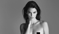 Kendall Jenner tung ảnh khoả thân trên mạng xã hội gây tranh cãi