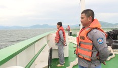 Đang lai dắt 1 tàu cá Bình Định gặp nạn trên biển Khánh Hoà vào bờ