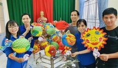 Chiếc đèn kỳ diệu từ vật liệu tái chế