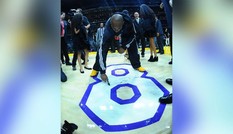 Sàn đấu cuối cùng của huyền thoại Kobe Bryant có giá nửa triệu đô