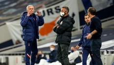 HLV Lampard và Mourinho cãi nhau nảy lửa bên ngoài đường pitch