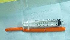 Nam thanh niên dùng muỗng đâm vào hốc mắt xuyên thấu sọ