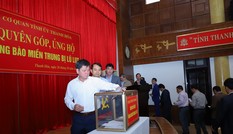 Tỉnh ủy Thanh Hóa ủng hộ đồng bào miền Trung bị lũ lụt