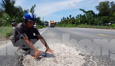 Tuyến tránh Cai Lậy xuất hiện cả ngàn ổ gà, ổ voi