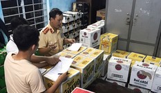 Lái xe ô tô chở hơn 4.000 chai rượu, bia lậu tháo chạy kinh hoàng trên Quốc lộ 1