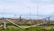 Hơn 400 cột điện đổ la liệt ở Huế: Chủ tịch tỉnh yêu cầu kiểm tra chất lượng