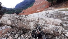 Chia từng lô hiện trường để tìm kiếm 12 nạn nhân mất tích tại Rào Trăng 3