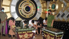 Bắt quả tang 11 nam nữ tổ chức tiệc 'ma túy' trong quán karaoke