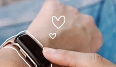 “Gửi một cái chạm tay”: Bấm chiếc vòng trên tay mình, vòng trên tay “người ấy” lại rung